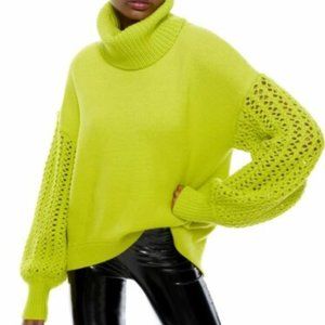 Alice + Olivia ADELA ROUND HEM TURTLENECK